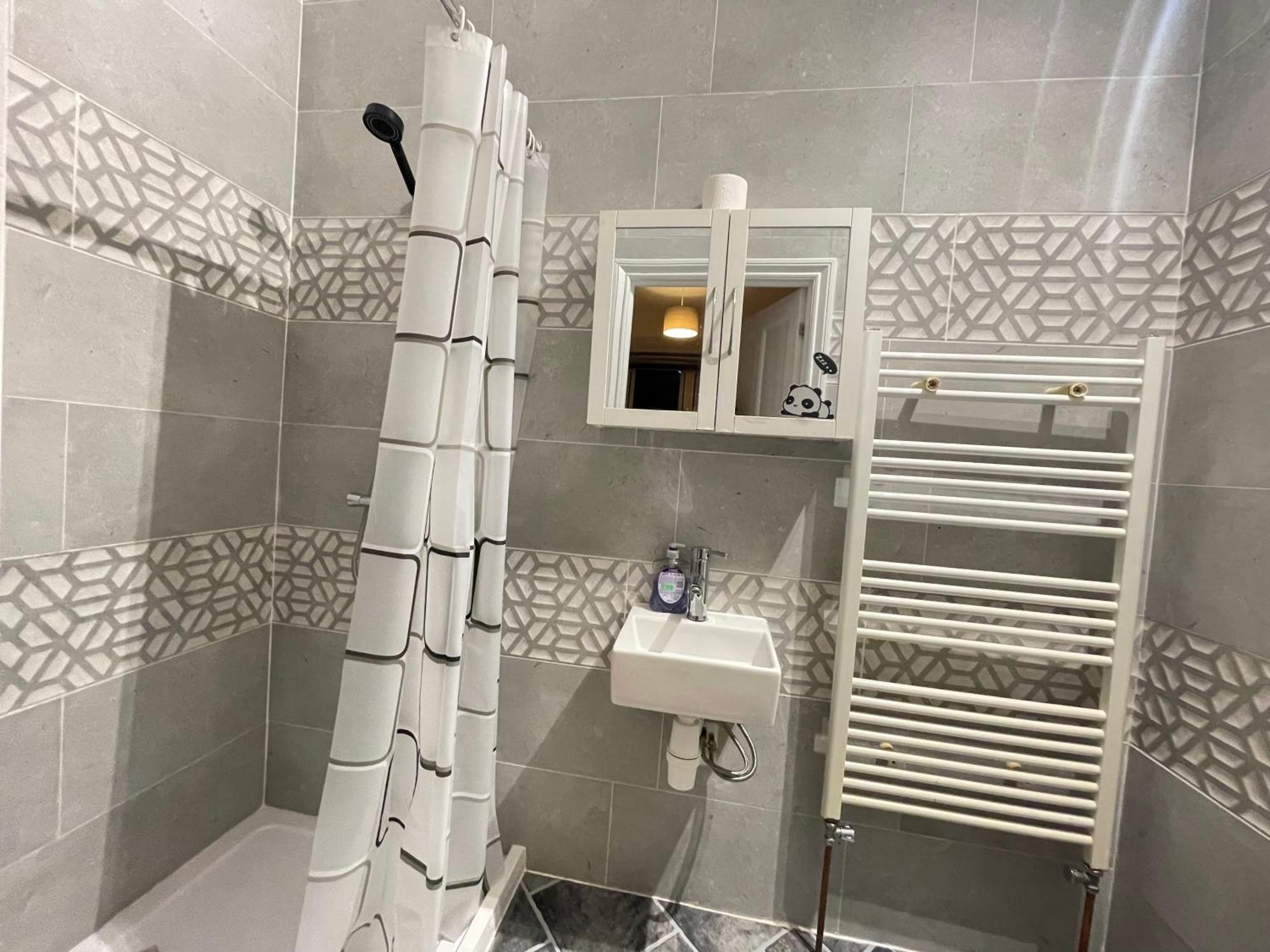 Room With Private Bathroom And Shared Kitchen Лондон Экстерьер фото