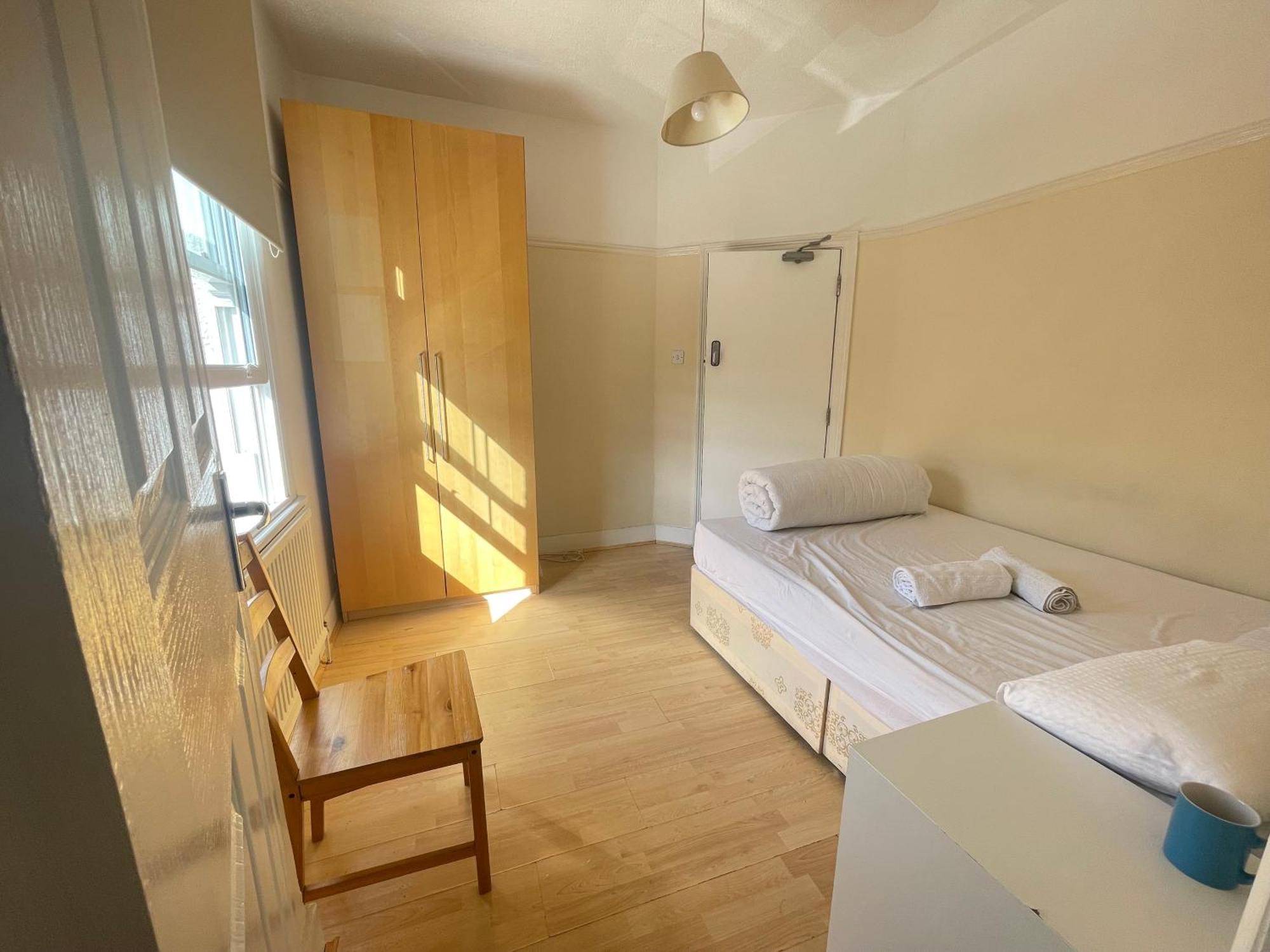 Room With Private Bathroom And Shared Kitchen Лондон Экстерьер фото