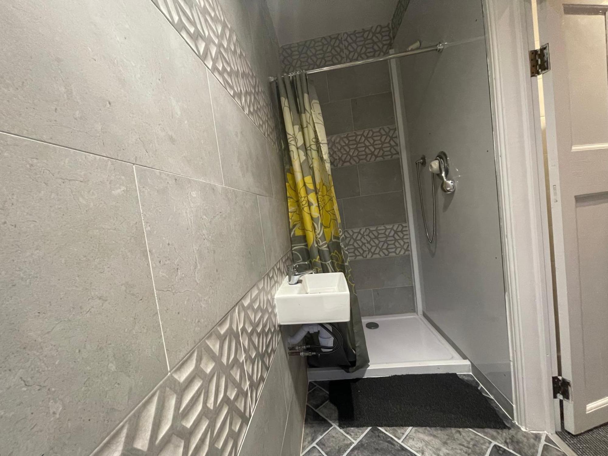 Room With Private Bathroom And Shared Kitchen Лондон Экстерьер фото