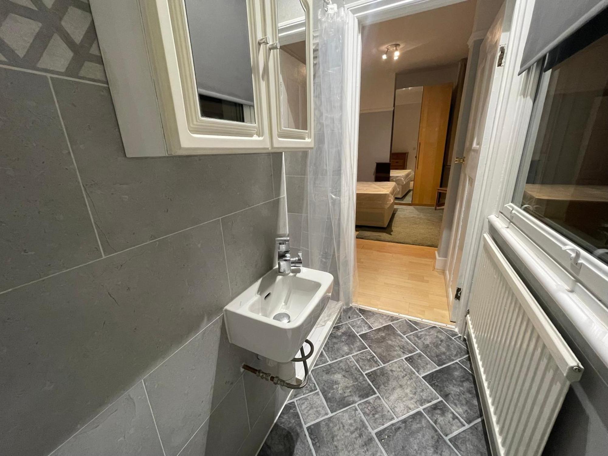 Room With Private Bathroom And Shared Kitchen Лондон Экстерьер фото