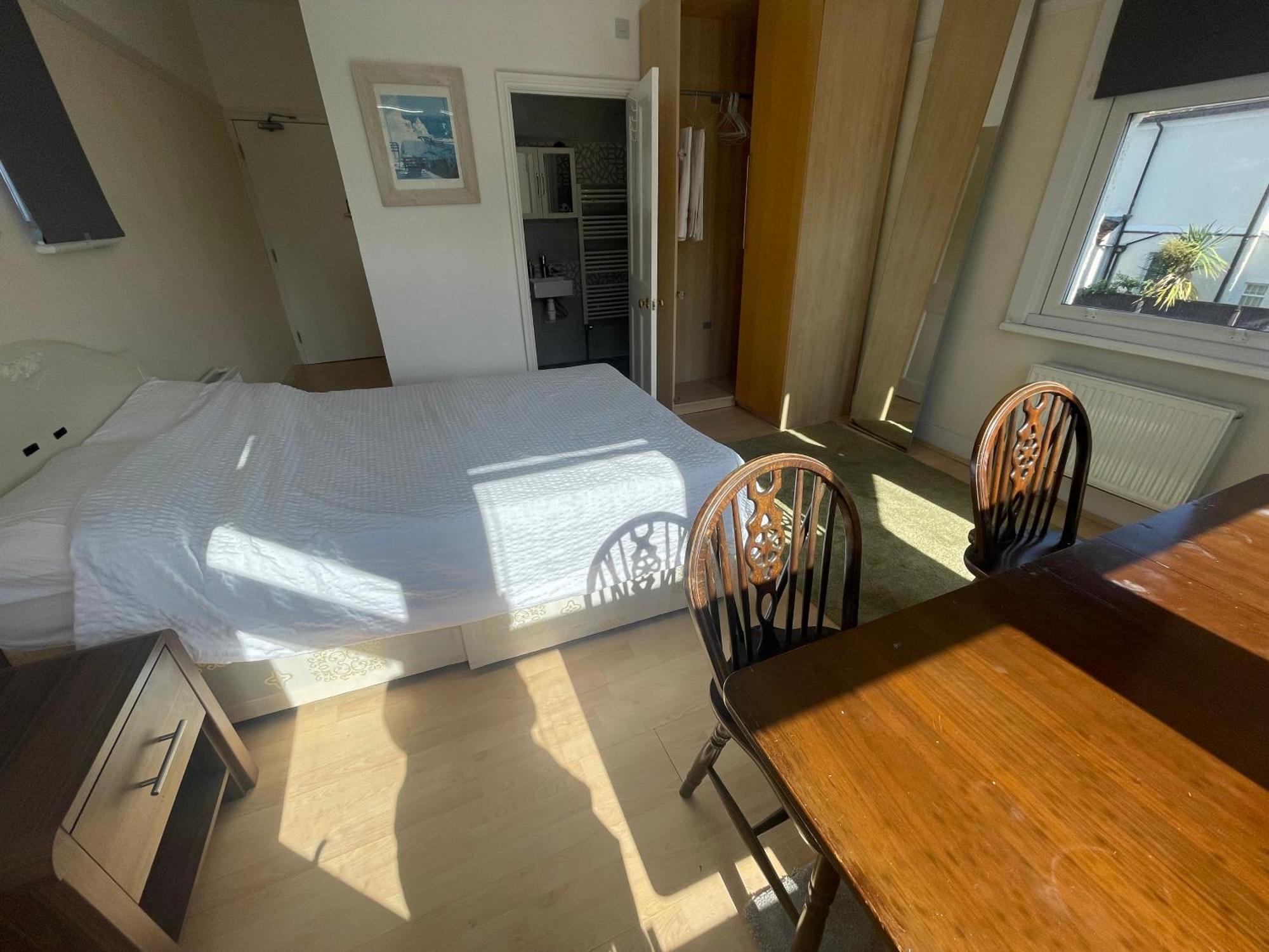 Room With Private Bathroom And Shared Kitchen Лондон Экстерьер фото